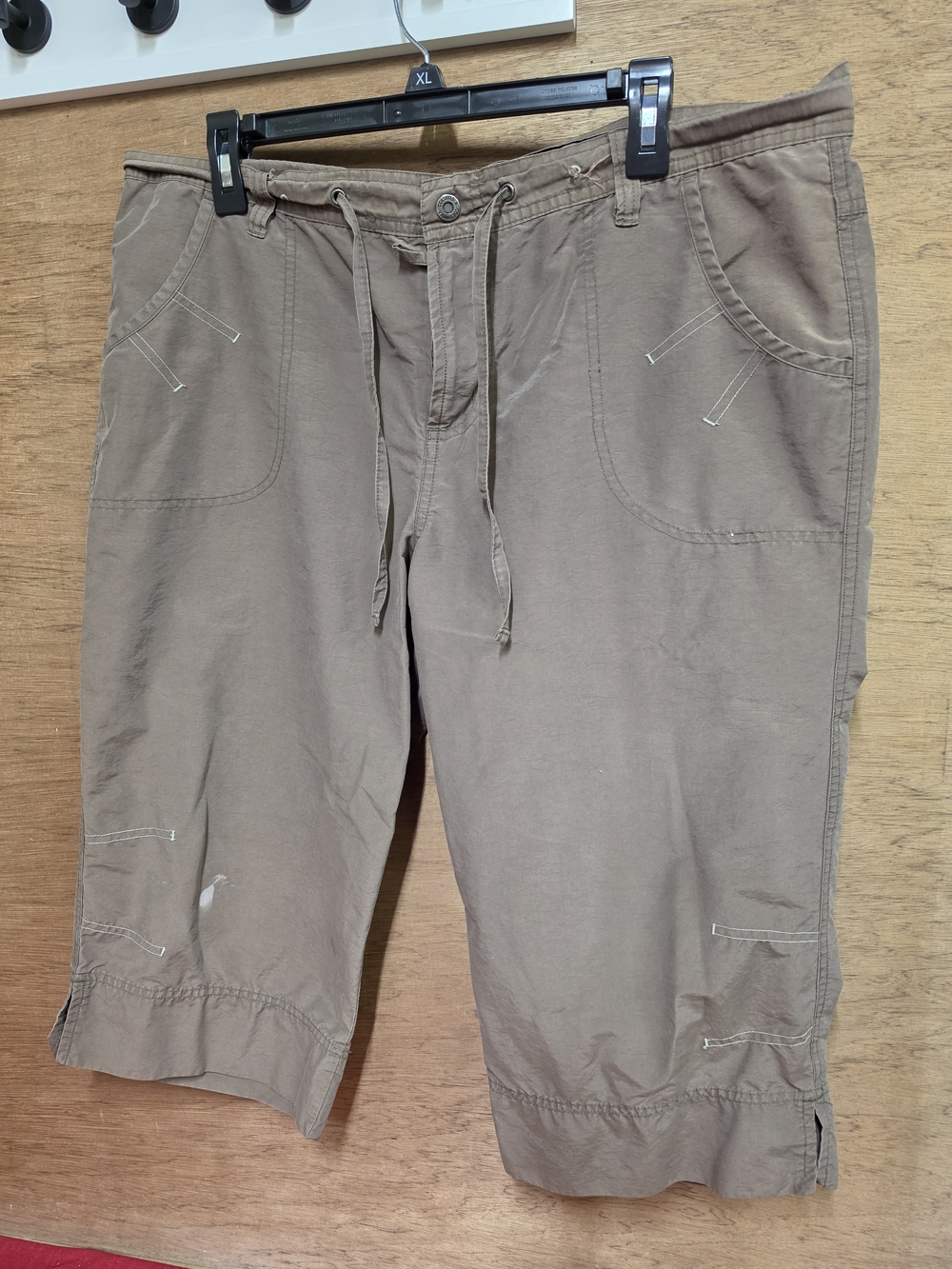 Columbia Ladies Khaki Drawstring Capri's Large (Read Description)